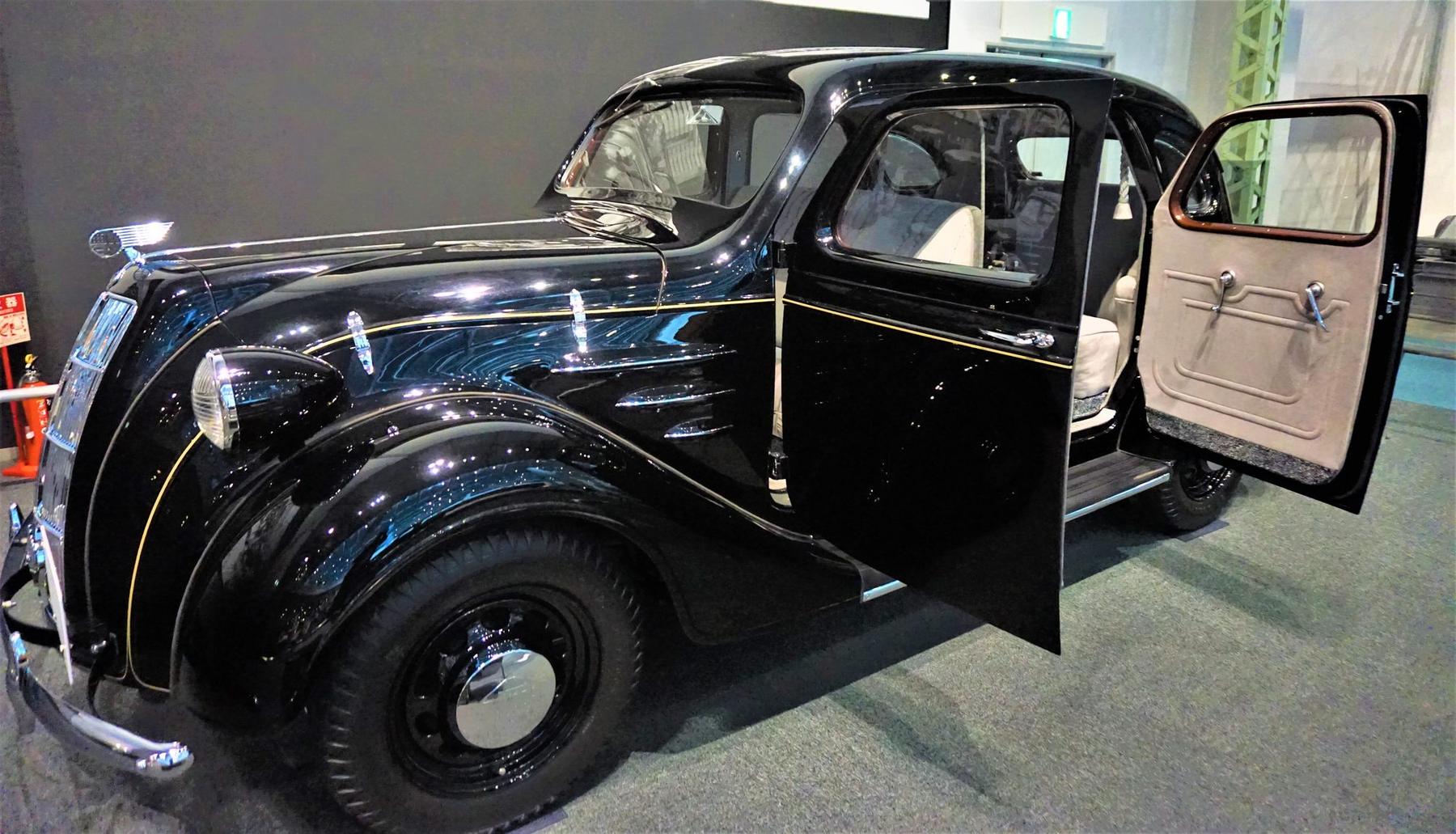 Toyota Modelo AA de 1936, o primeiro carro de série da empresa, no museu Toyota em Nagoya